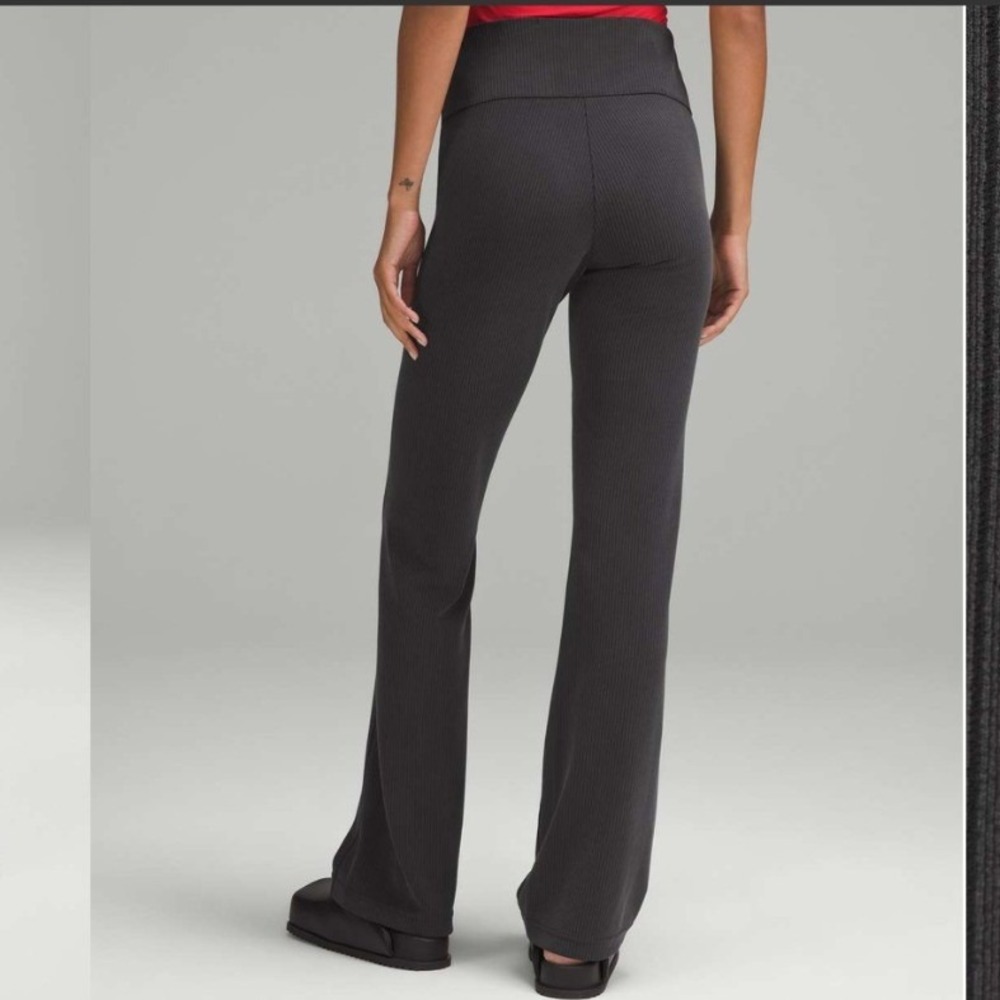 Lululemon Ribbed Softstreme Flared Pant 31" Inseam Black Size 2 - Picture 2 of 7